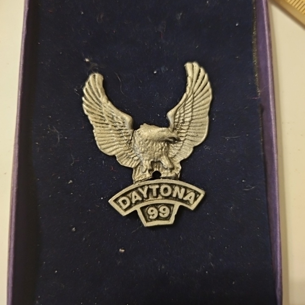 Daytona 99 Eagle Pin